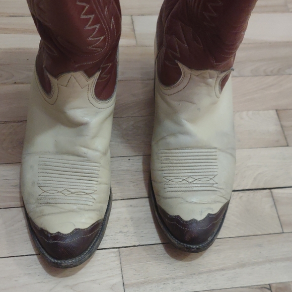 Tony Lama Tan and Cream Western Boots - Picture 3 of 14